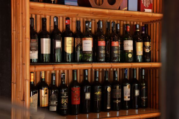 Comment choisir une étagère à vin adaptée à vos besoins ?